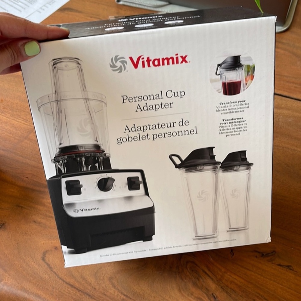 Vitamix Blender bottle attachment and 2 20oz bottles